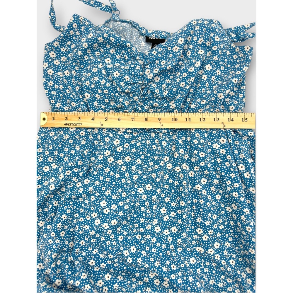 Torrid Skater Dress Size 00  Blue Ditsy Floral Sundress Fit Flare Coquette Flowy - Picture 12 of 13